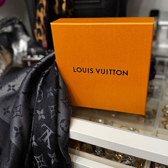 Louis Vuitton monogram shine shawl - Picture 4 of 8